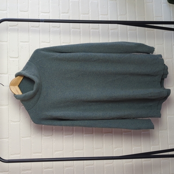 Woolrich Turtleneck Waffle Sweater - Picture 5 of 8